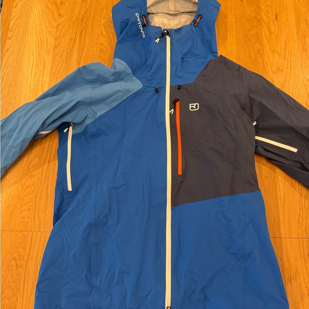 Matching Ortovox Men’s Light Blue/Gray Blue Ski Jacket and Pant set